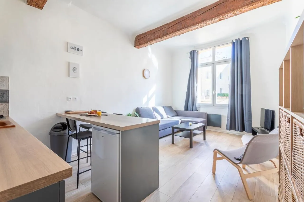 Studio Place Cardeurs Aix-en-Provence France