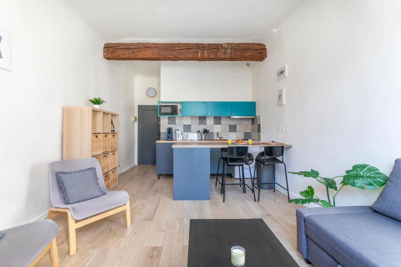 Apartment Studio Place Cardeurs Aix-en-Provence France